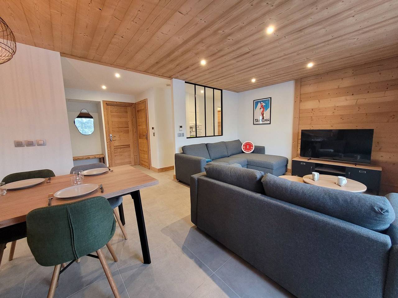 Ganze Wohnung, Helle Wohnung, renoviertes Chalet, Zentrum Les Gets, 6 Pers, nahe Pisten, Parkplatz in Les Gets, Les Portes du Soleil