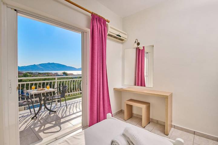 Chambre d’hôte pour 2 personnes, avec piscine et vue ainsi que bassin pour enfant et jardin à Zante - 2