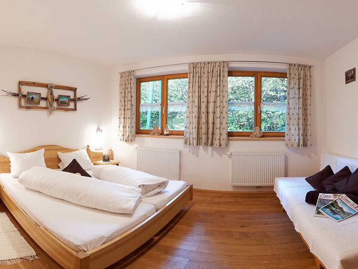 Ferienwohnung für 4 Personen, mit Ausblick und Sauna sowie Garten, kinderfreundlich in Sankt Martin bei Lofer