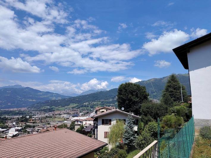 Appartamento intero, Appartamento 'Piano B' con Vista Montagna, Terrazza Privata e Balcone in Peia, Prealpi Bergamasche Orientali