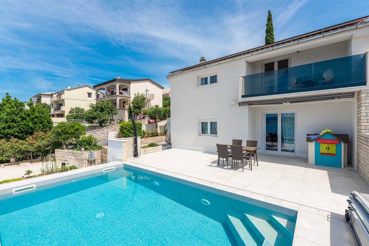 Ferienwohnung für 5 Personen, mit Balkon und Terrasse sowie Pool in Novi Vinodolski