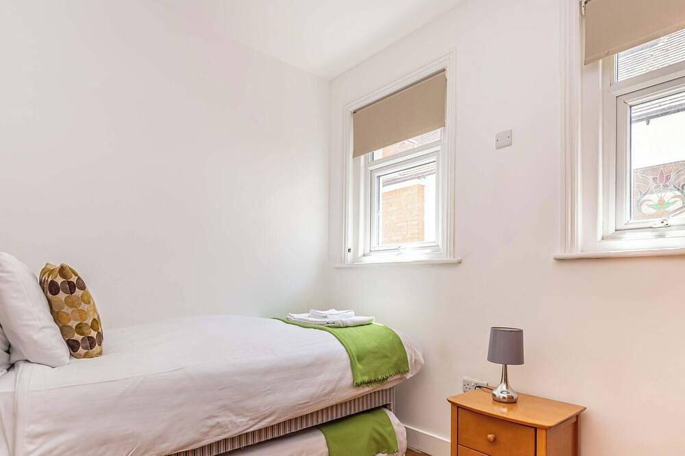 Entire apartment, Bournecoast: Close To Stunning Sandy Beaches And Shops In Southbourne in Bournemouth, South West England