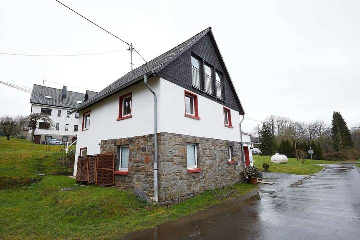 Ferienhaus für 6 Personen, mit Balkon und Terrasse sowie Garten und Sauna in Windecker-Ländchen