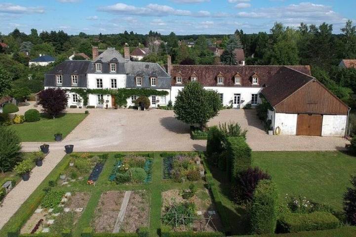 Gîte pour 12 personnes, avec Terrasse et Jardin à Paucourt