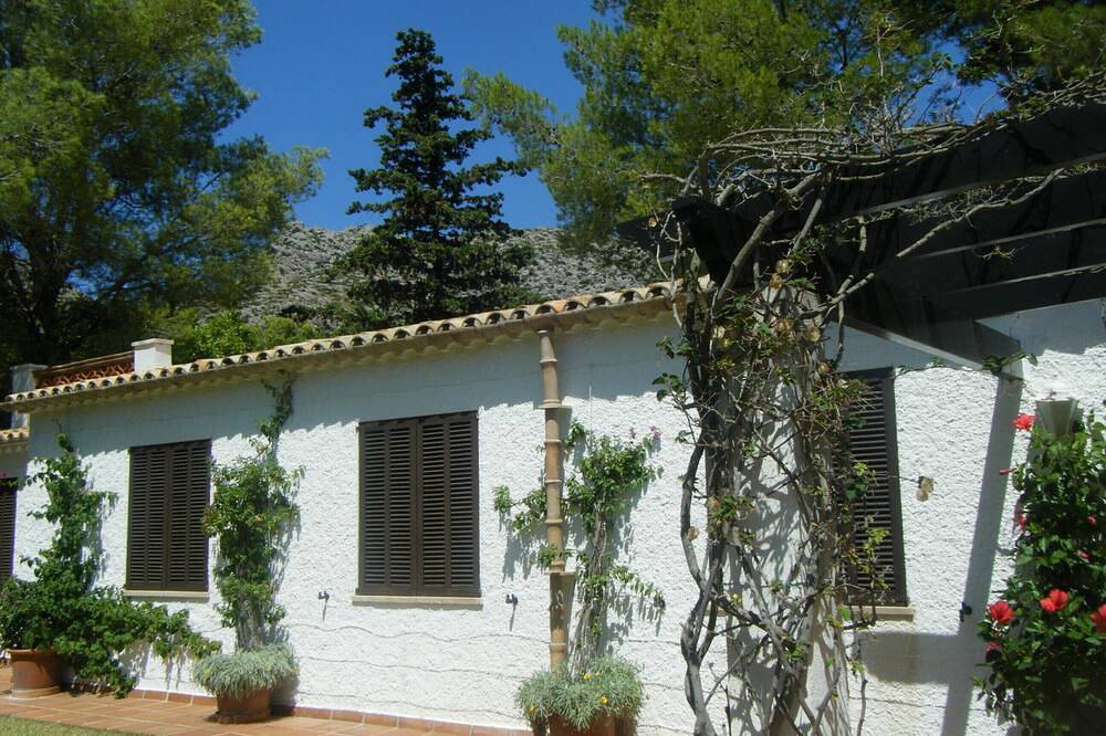 Villa Can Singala, Playa Puerto Pollensa Mallorca ,jardín y piscina privados in Puerto de Pollensa, Pollença