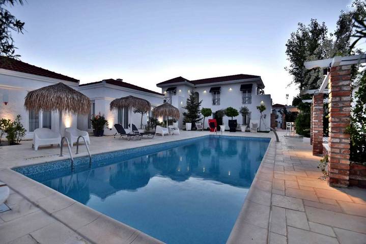 Maison d’hôte pour 2 personnes, avec terrasse et vue ainsi que jardin et piscine, animaux acceptés dans Vama Veche