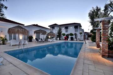 Maison d’hôte pour 2 personnes, avec piscine et vue ainsi que jardin et terrasse, animaux acceptés dans Vama Veche