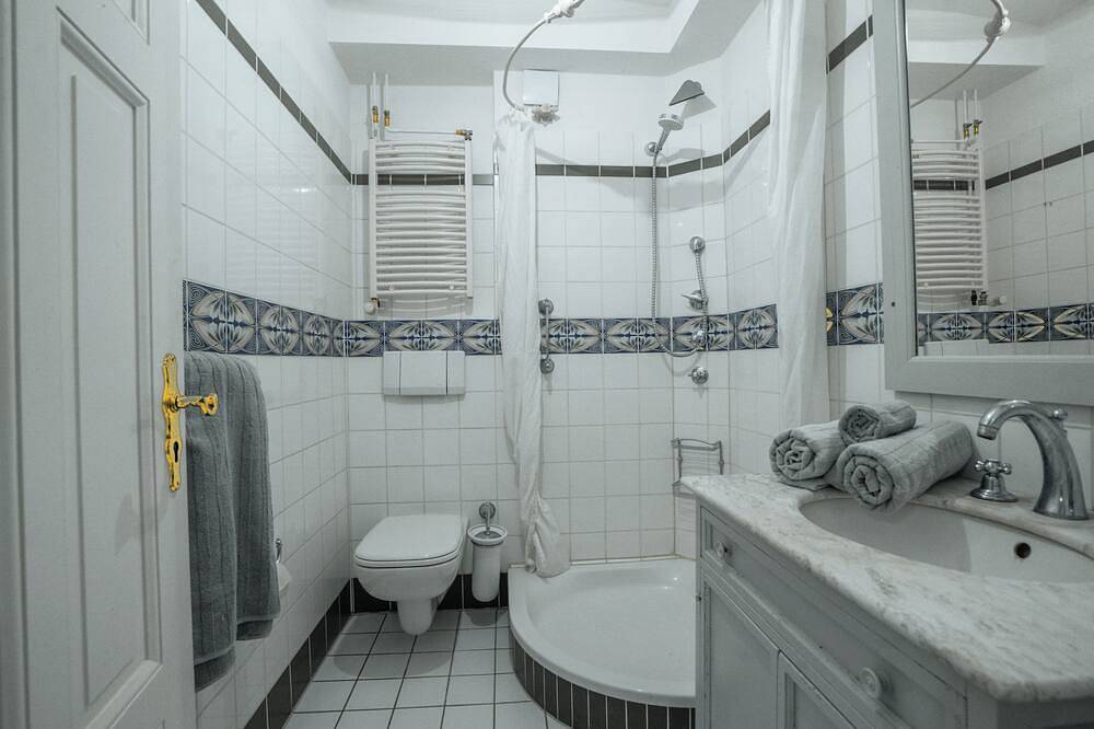 Ganze Wohnung, Soirée Villa - Elegant Stay with Garden and Party Room in Hamburg-Mitte, Hamburg