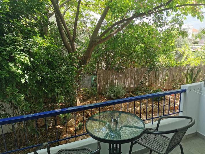 Hôtel pour 2 personnes, avec Balcon ainsi que Terrasse et Jardin dans Égine - 2