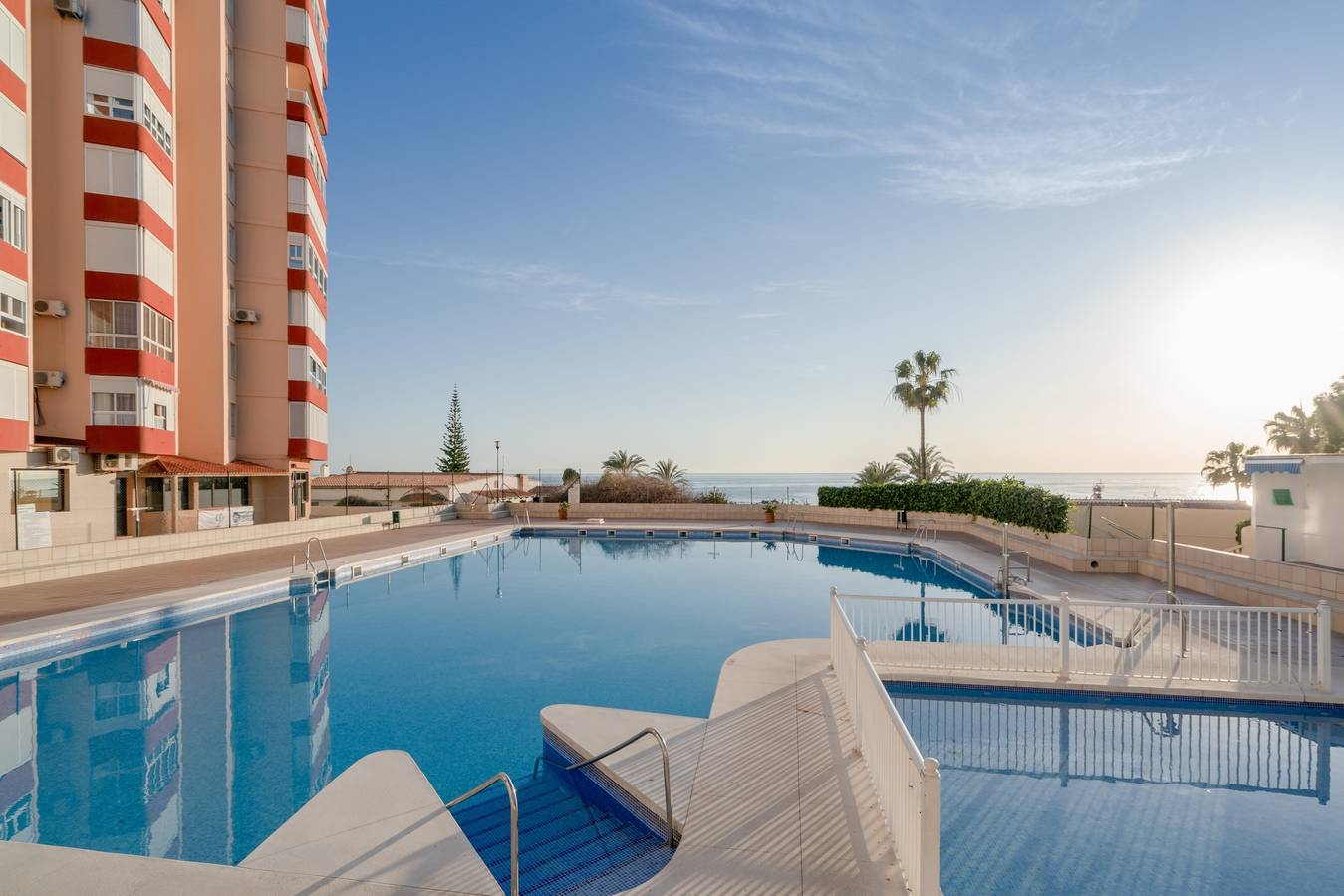 Entire apartment, Fantastic Apartment With Sea View, Mountain View, Wi-Fi, Shared Pool & Terrace in Torrox Costa, Torrox