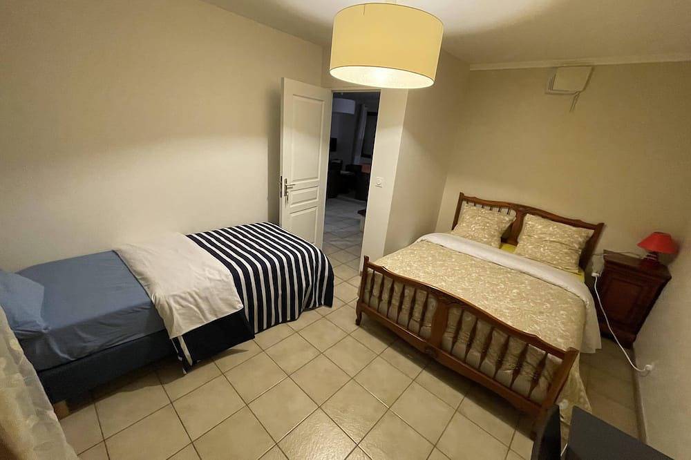 10 minutes from downtown and the train station; reverse duplex awaits you! in Bourgoin-Jallieu, Región de La Tour-du-Pin