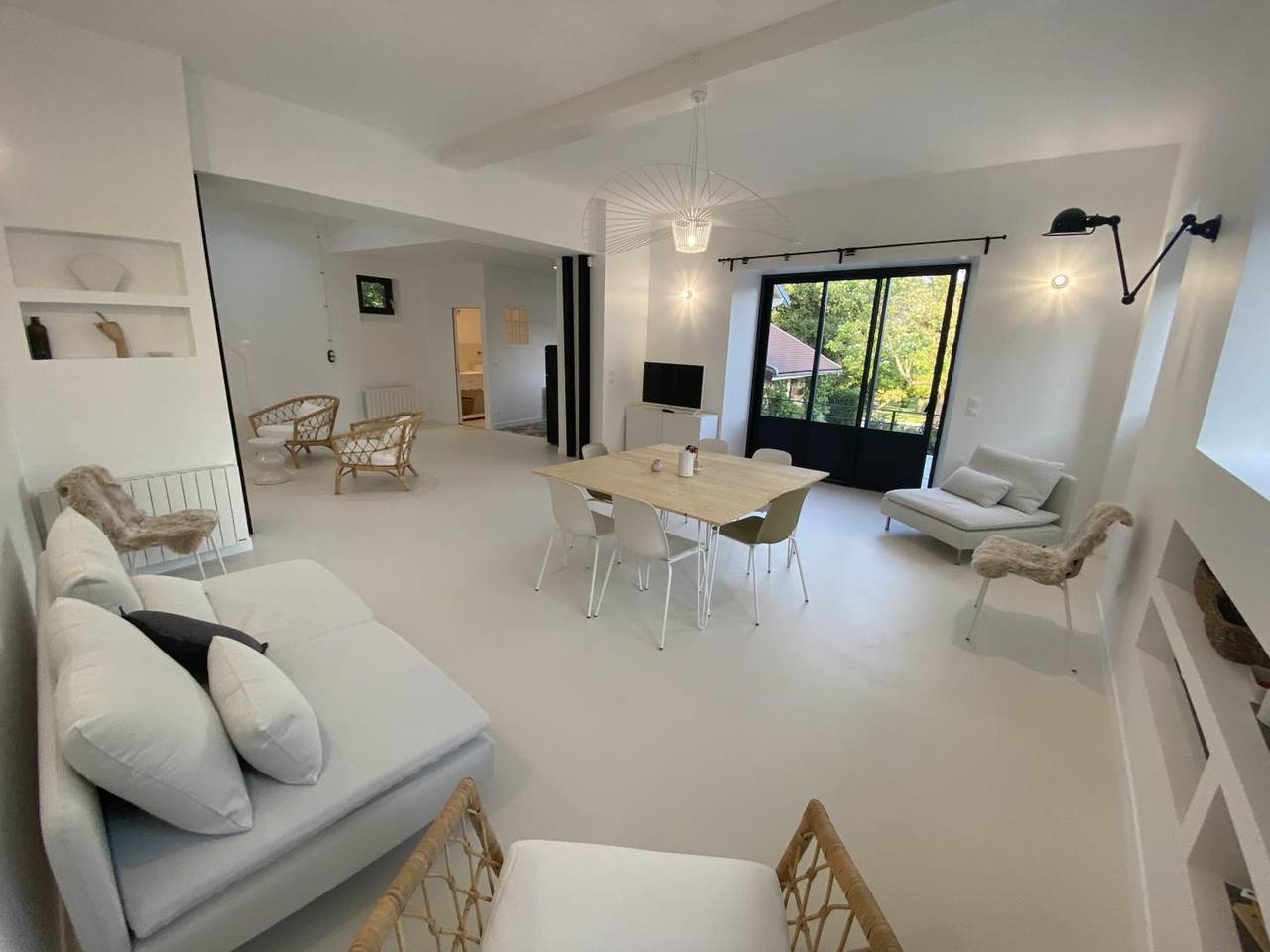 Gîte de Charme à Senlisse: Confort Haut de Gamme, Parc Arboré, Cheminée, Wifi Gratuit, Proche Châteaux in Senlisse, Parc naturel régional de la Haute Vallée de Chevreuse
