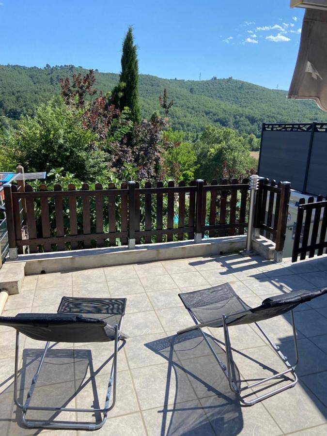 Appartement de vacances pour 4 personnes, avec piscine ainsi que vue et terrasse