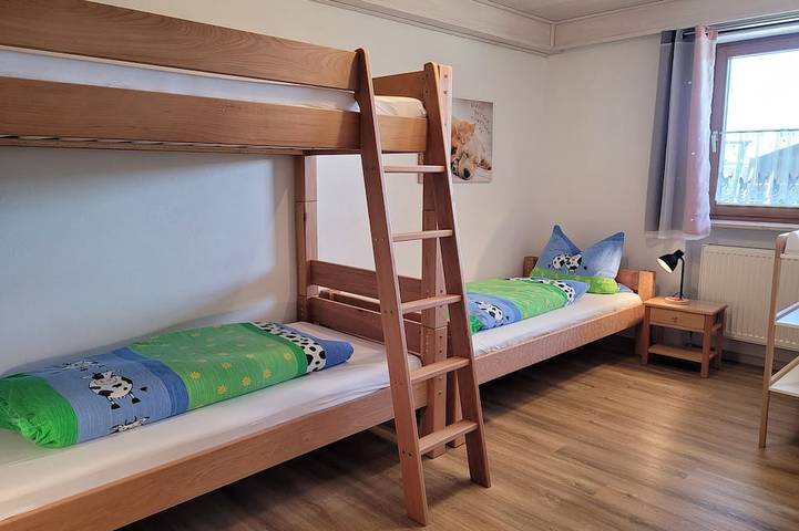 Ganze Wohnung, Gemütliche Ferienwohnung (60qm) für Familien mit Kindern in Neunburg vorm Wald, Naturpark Oberpfälzer Wald
