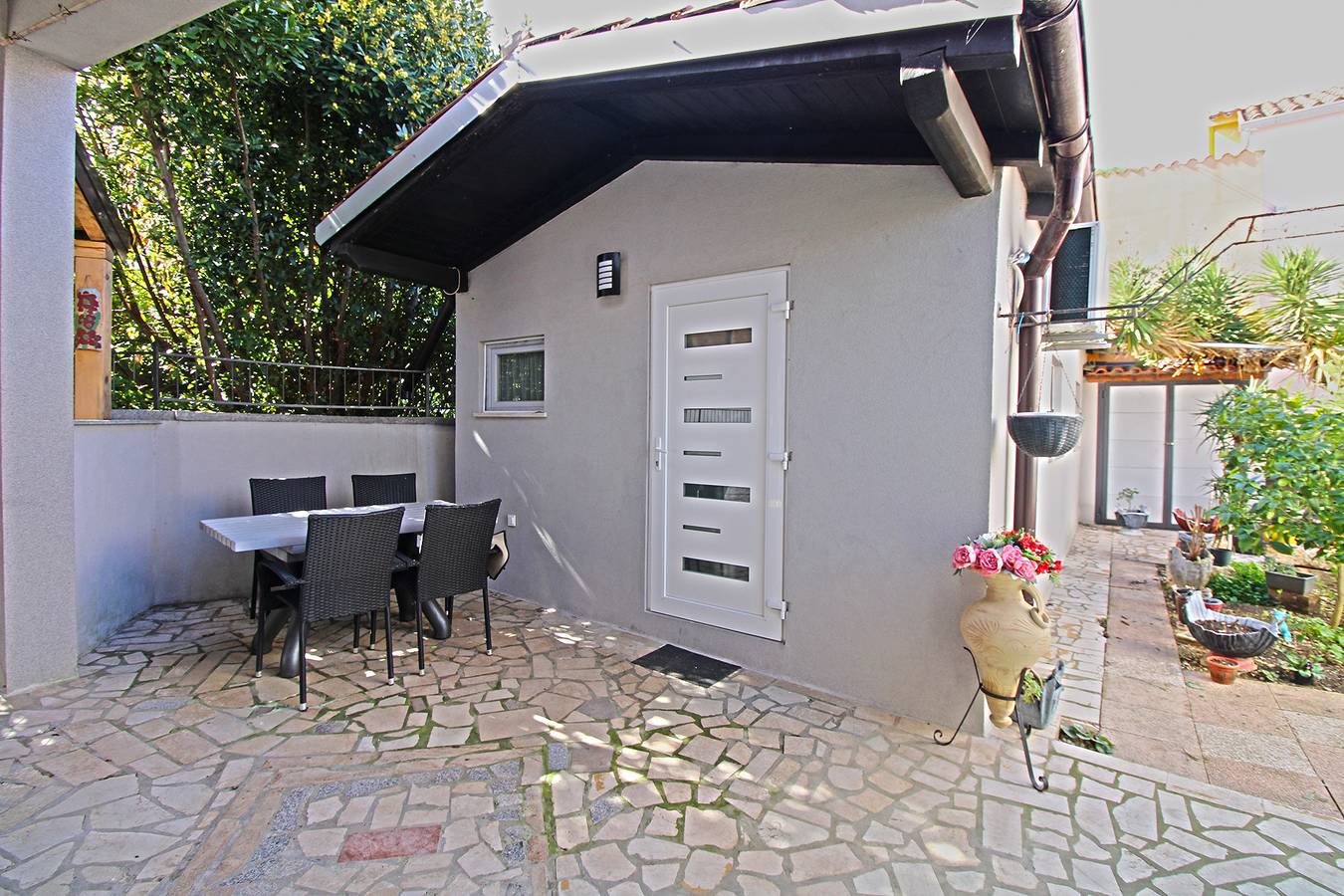 Ganze Wohnung, Ferienwohnung für 4 Personen mit Terrasse in Pomer, Südküste Istrien