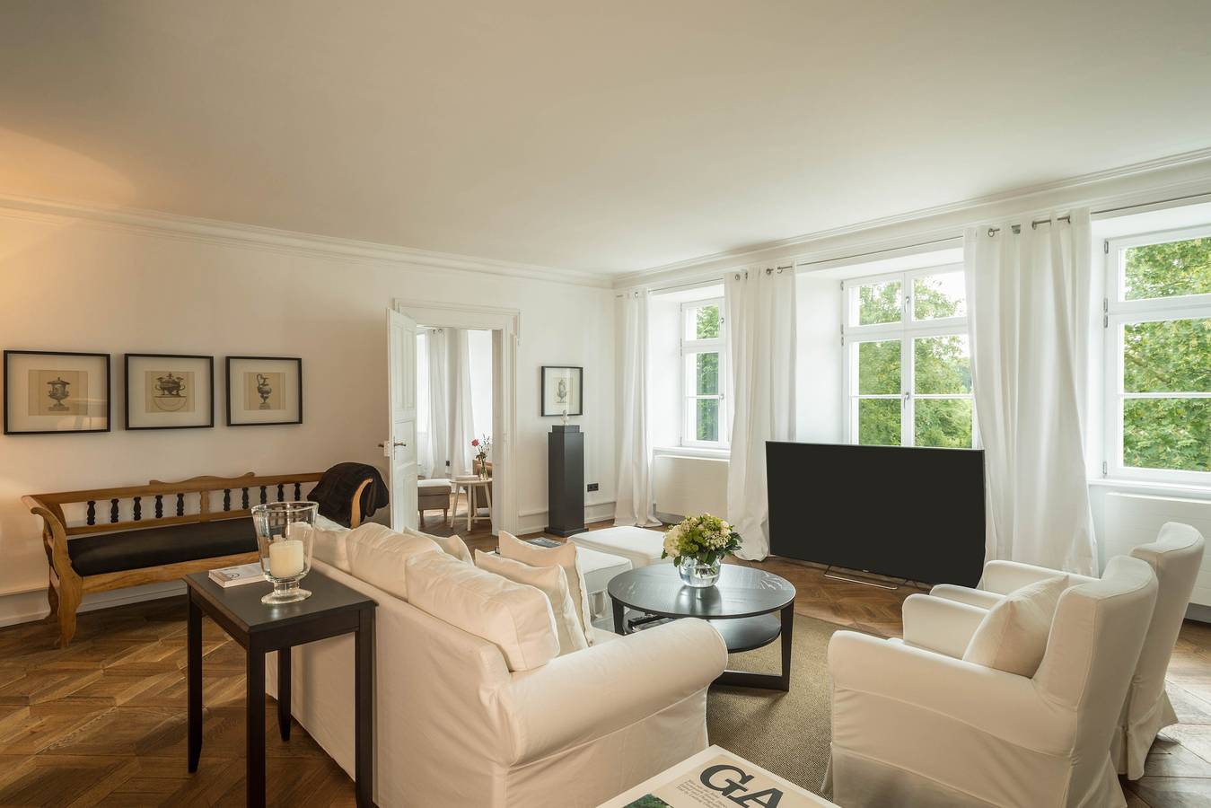 Entire apartment, Premium Designer Apartment in 'Kirchberg Castle' with Garden; Wi-Fi in Immenstaad am Bodensee, Region Bodensee-Oberschwaben