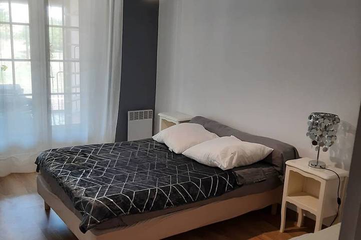 Location de vacances pour 6 personnes, avec Terrasse et Jardin à Le Burgaud - 2