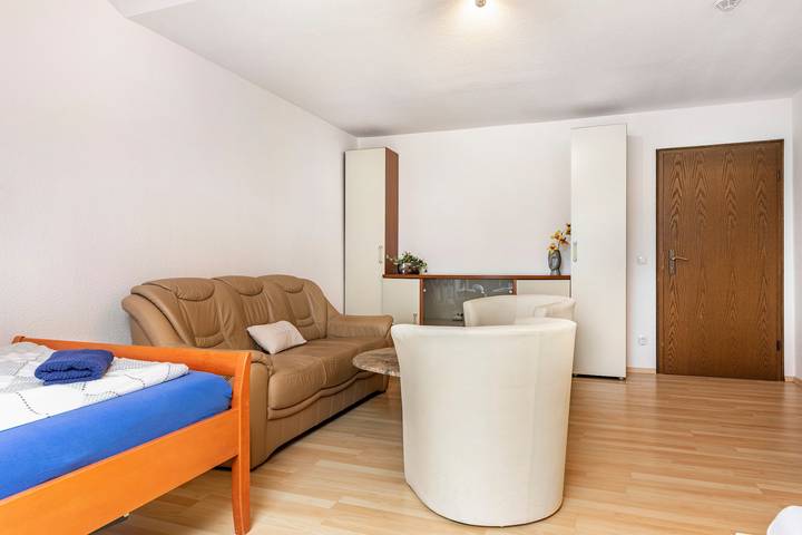 Ganze Wohnung, Apartment 8 „Haus Liliental“ mit Garten, Wlan und vielem Mehr in Viernheim, Bergstraße