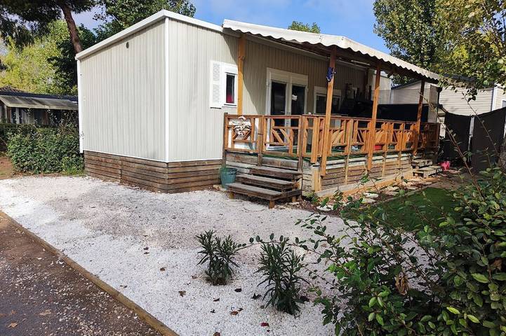 Location de vacances pour 8 personnes, avec piscine et terrasse dans Vias Plage