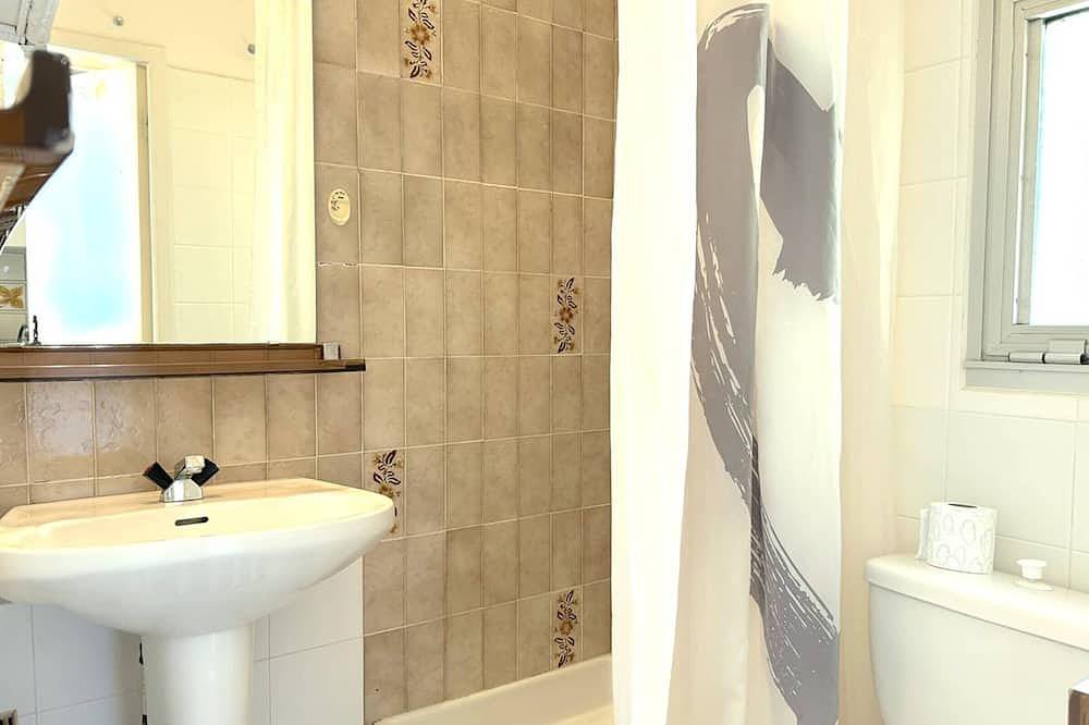 Ganze Wohnung, 3-Zimmer-Wohnung für 6 mit Terrasse, Klima, Privatpool, Parkplatz in Pramousquier, Le Lavandou