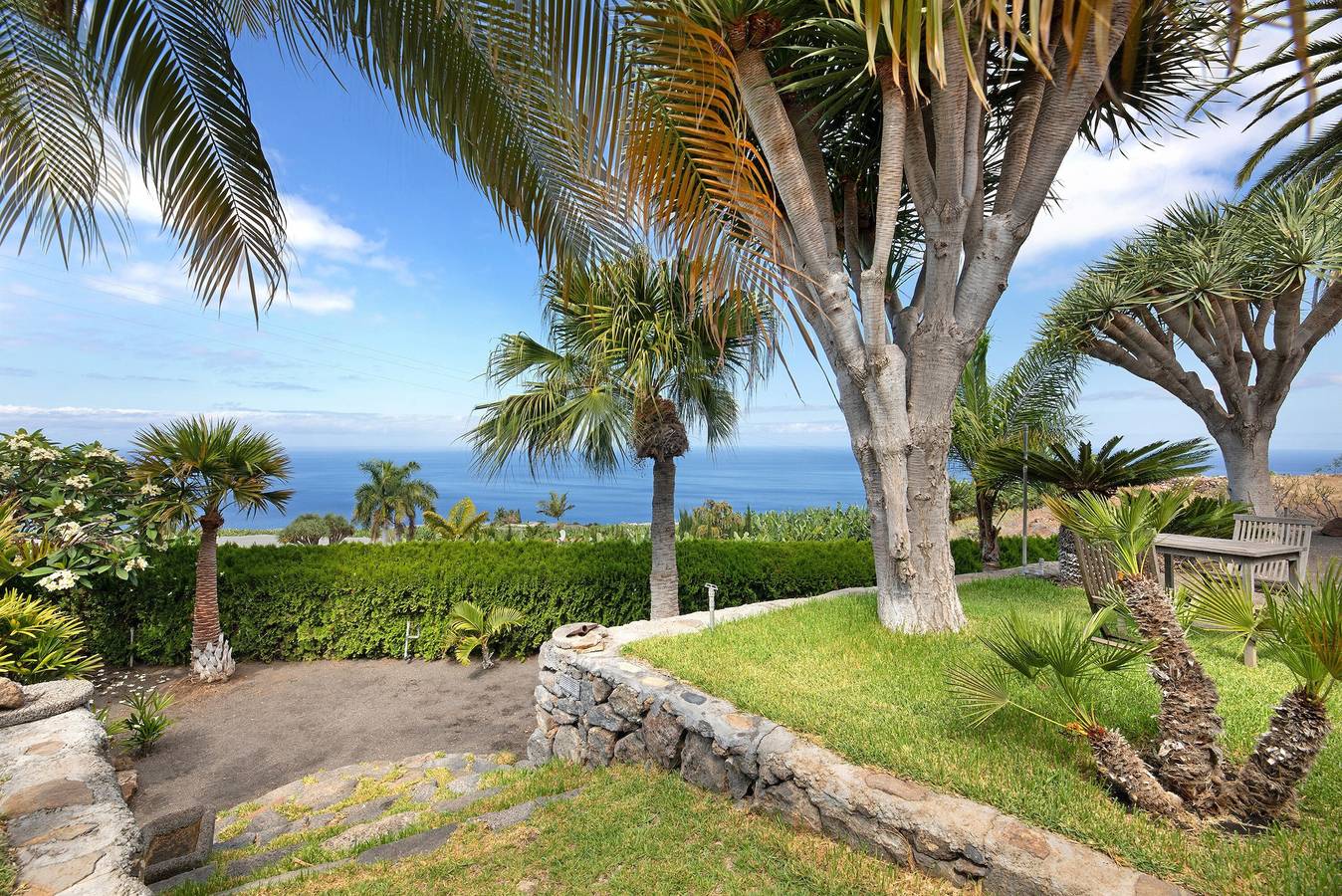 Villa 'Gorgonia' with Sea View, Private Garden and Wi-Fi in Tijarafe, La Palma South