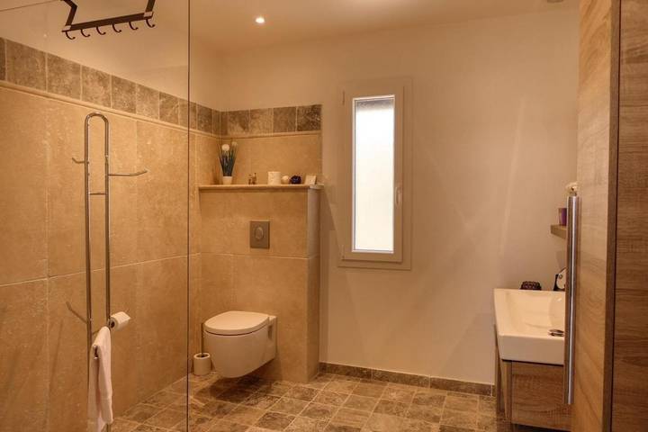 Location de vacances pour 6 personnes, avec piscine ainsi que balcon et vue à Vacqueyras - 2