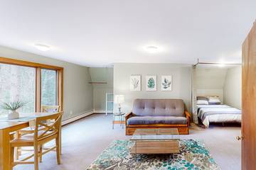 Vacation Apartment for 2 Guests in Stowe, Stowe Mountain, Picture 3