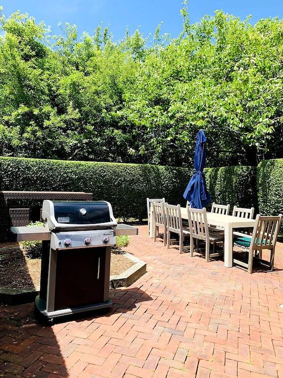 Vacation house for 14 people, with yard in Massachusetts