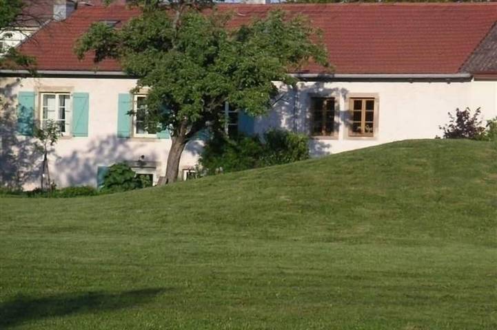 Gîte pour 8 personnes, avec jardin et terrasse, animaux acceptés à Dounoux