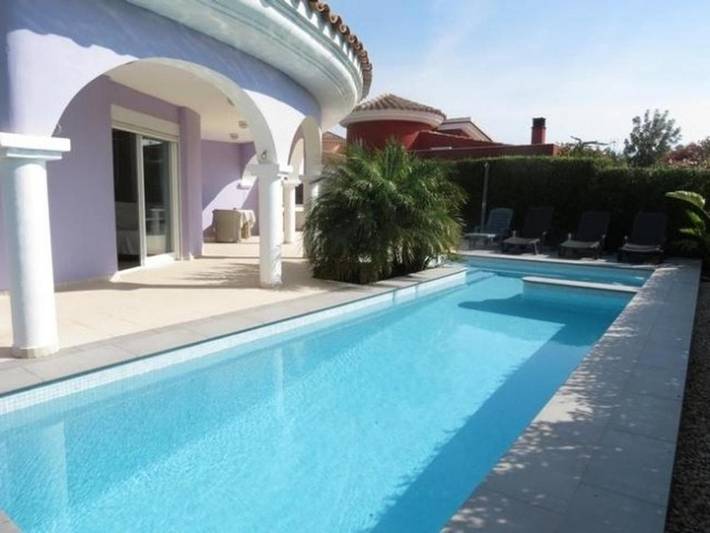 Chalet para 6 personas, con Jacuzzi y Terraza además de Jardín y Piscina en Baix Maestrat