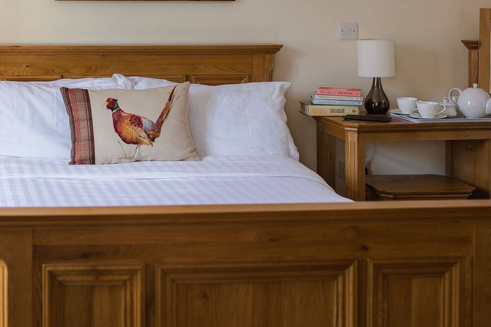 A sudeley castle cottage that sleeps 4 guests  in 2 bedrooms in Winchcombe, Gloucestershire