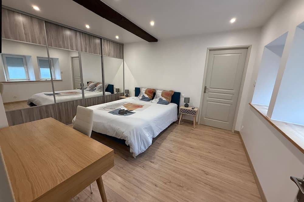 Entire apartment, La Loge Lingone-garage privatif in Langres, Haute-Marne