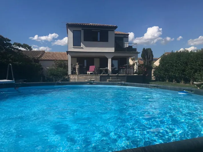 Casa de vacaciones para 7 personas, con terraza y piscina además de jardín y jacuzzi - 1