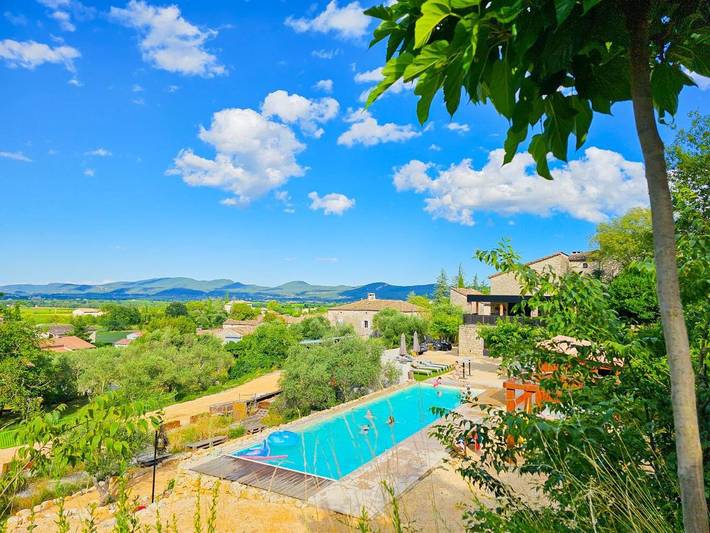 Location de vacances pour 5 personnes, avec jardin ainsi que piscine et vue à Banne - 2