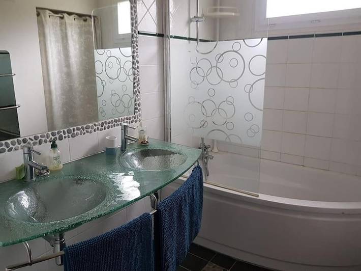 Villa pour 10 personnes, avec jardin ainsi que terrasse et piscine, animaux acceptés dans Boulouris - 3