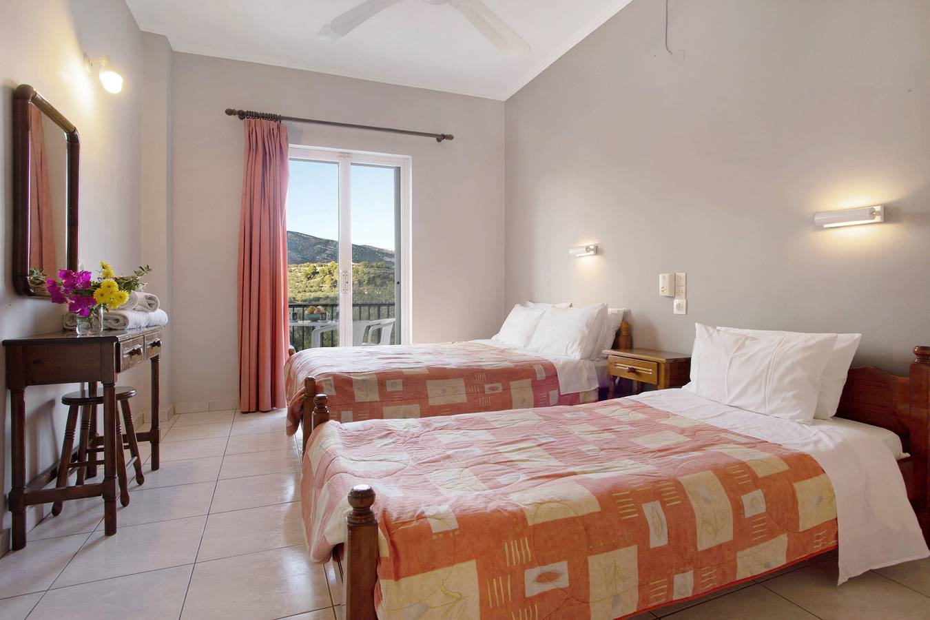 Entire studio, Studio "Dolphin Studio 5" with Private Balcony, Shared Garden & Wi-Fi in Keri, Laganas