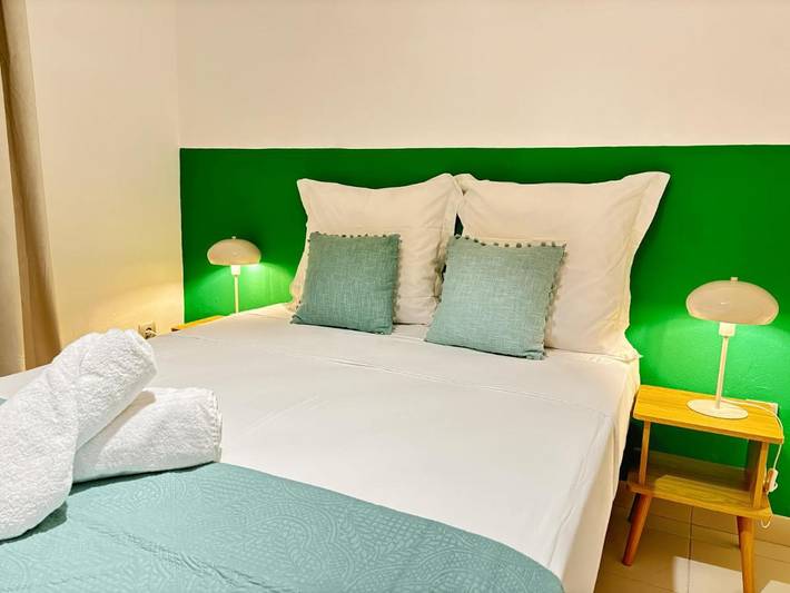 Gîte pour 2 personnes, avec piscine et balcon dans Plage de Montabo