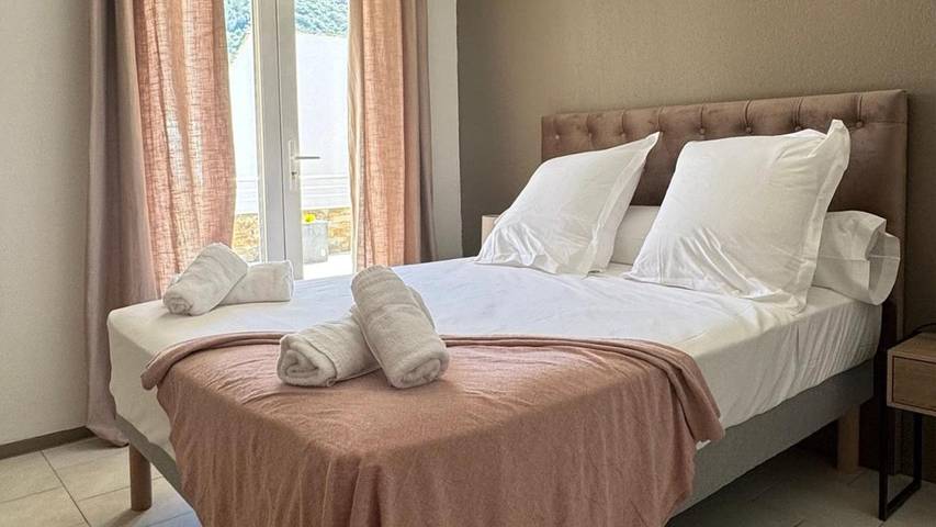 Hôtel pour 3 personnes, avec terrasse à Barrettali - 2