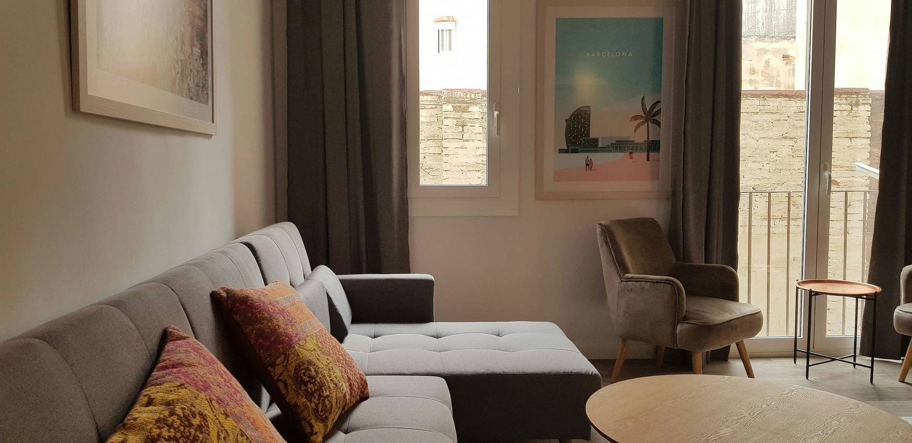 Entire apartment, S4.Mercat Sant Antoni - Central Location. Metro L2 in Barcelona Centre, Barcelona
