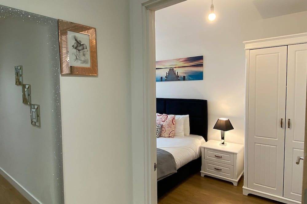 Entire apartment, Berks Luxury Serviced Apartments-Rwh51, 1 Bedroom, Free Gym, wifi & Parking in Bracknell, Berkshire