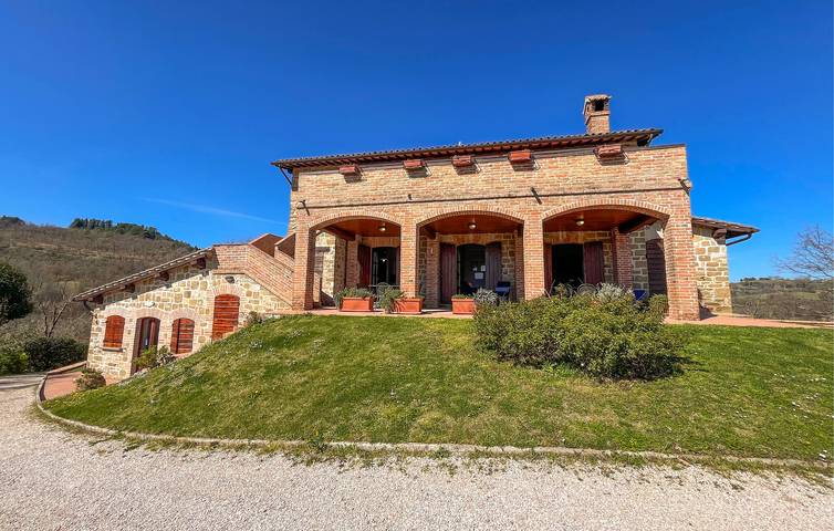 Appartamento per 4 persone, con terrazza e piscina nonché giardino, con animali domestici a Gubbio