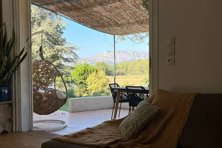 Quiet family villa with a view and a pool in Aix-en-Provence in Meyreuil, Costa mediterránea (Francia)