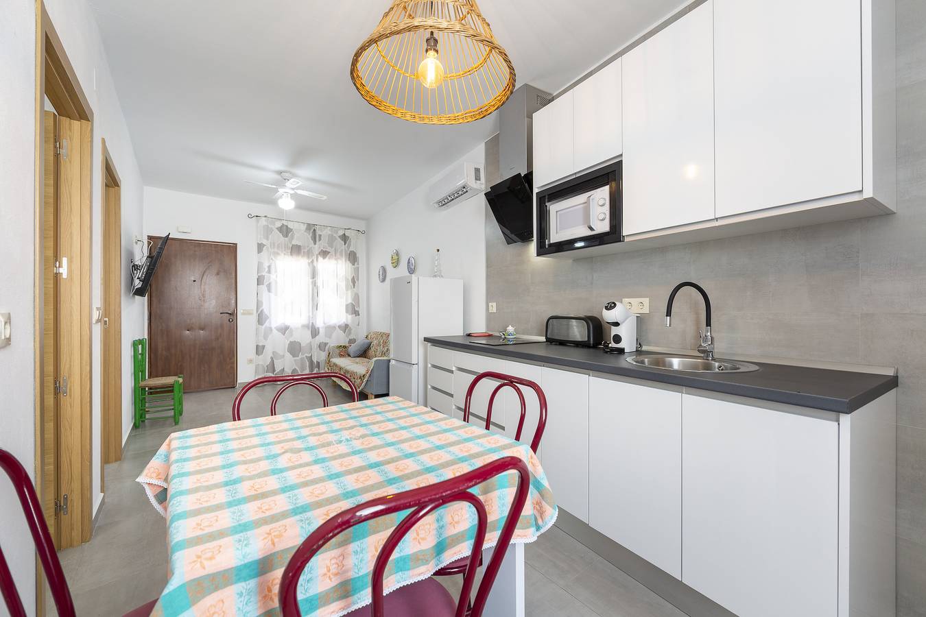 Apartamento entero, Apartamento 'Habitaciones' con vistas a la montaña, Wi-Fi y aire acondicionado in Fernán Pérez, Níjar