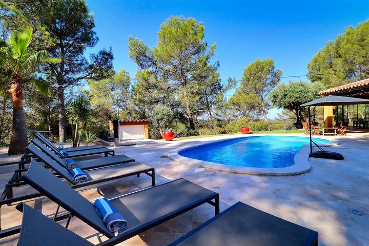 Ferienhaus für 8 Personen, mit Pool und Garten, kinderfreundlich