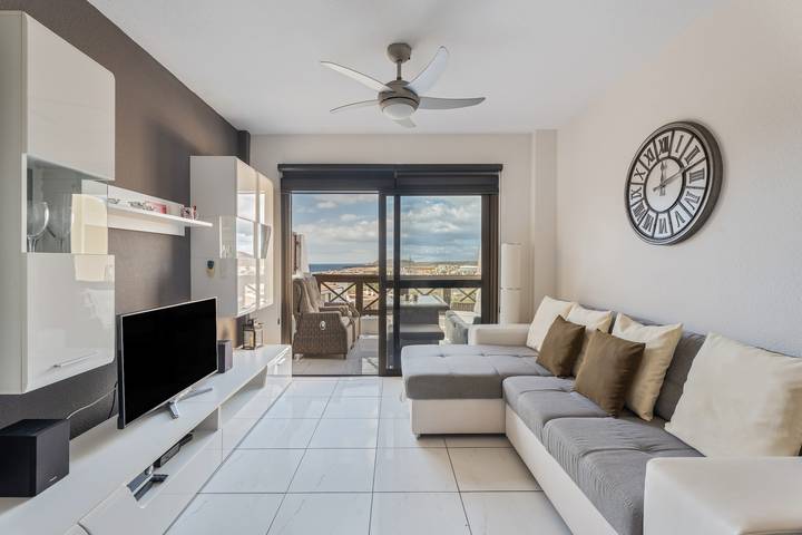 Vacation Home 'Cathamarcella' with Sea View, Shared Pool and Wi-Fi in Las Adelfas, San Miguel de Abona