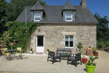 Gîte pour 4 personnes, avec jardin et terrasse à Priziac
