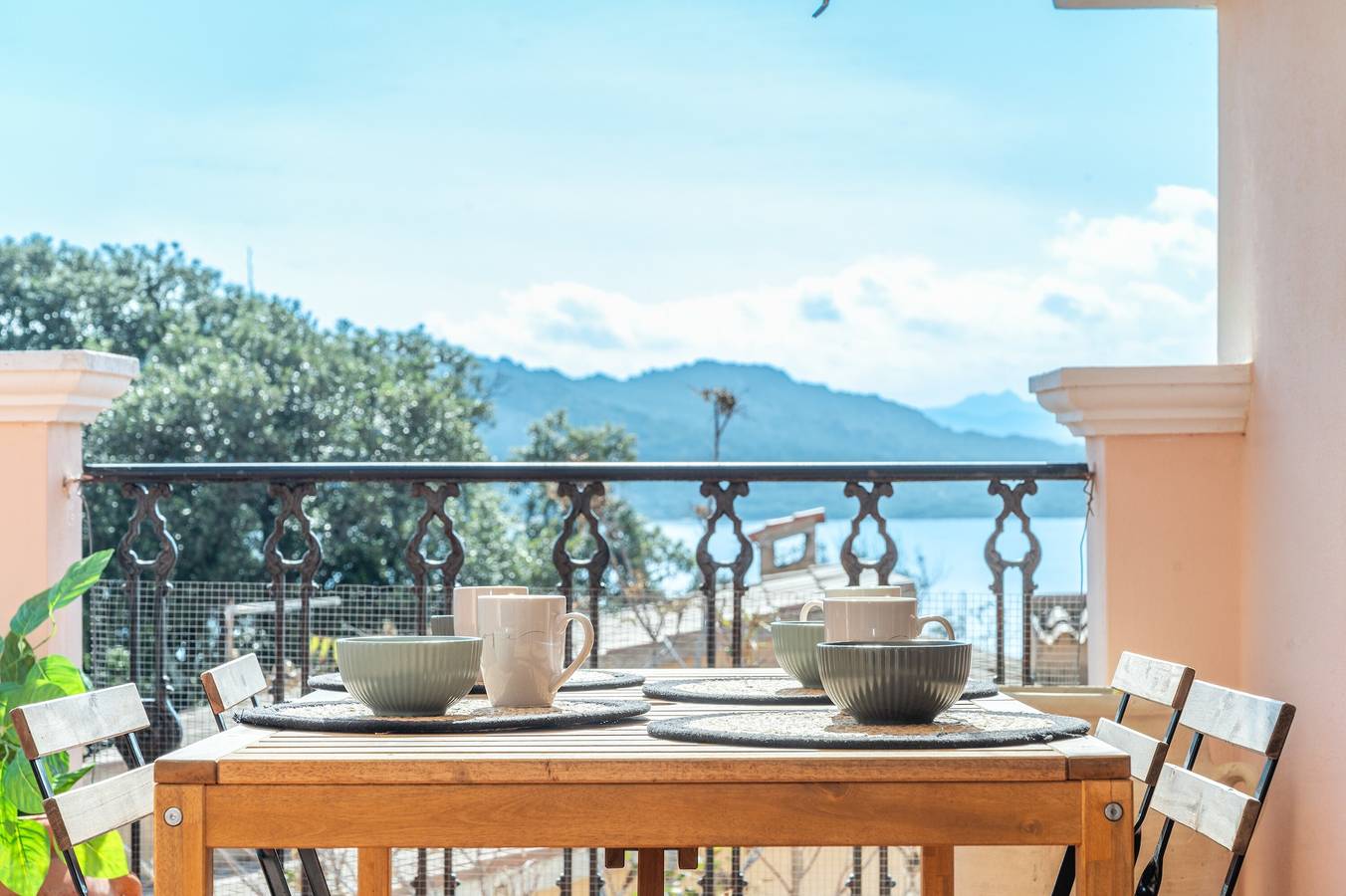 Casa Vacanze 'Le Giare 2' con vista mare, terrazza privata e aria condizionata in Parco Nazionale dell'Arcipelago di La Maddalena, Isola della Maddalena