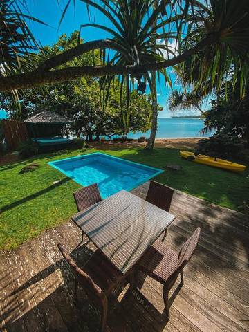 Gîte pour 4 personnes, avec piscine et jardin ainsi que vue et bassin pour enfant dans Taravao