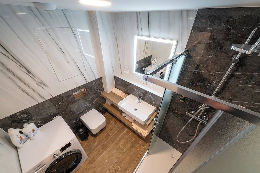 Ganze Wohnung, Charming 1-bedroom apartment in enchanting Bratislava with Wifi, Ac and Parking. in Bratislava, Bratislava und Umgebung