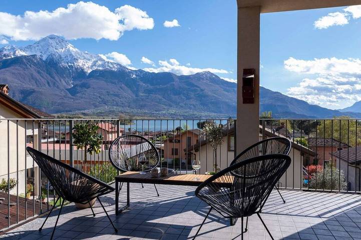 Ferienwohnung für 6 Personen, mit Balkon und Pool sowie Garten